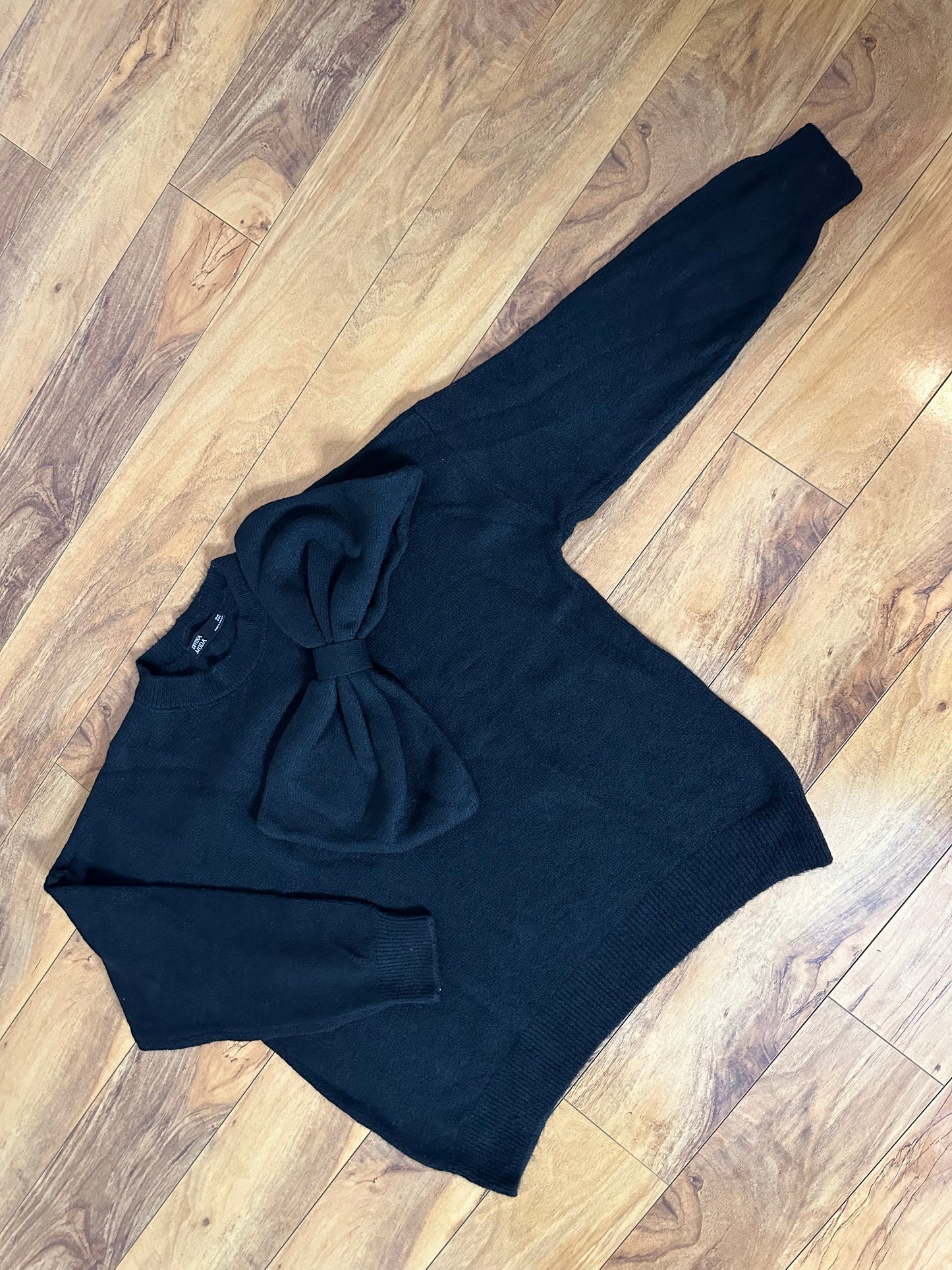 BLACK RIBBON SWEATER